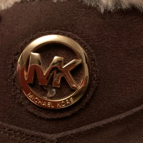 MK winter booties with gold emblem - Picture 4 of 5